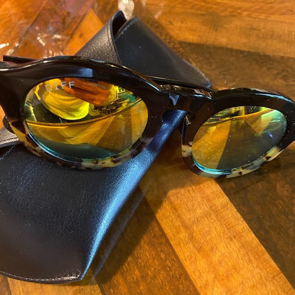 Diff Sunglasses - Picture 2 of 3